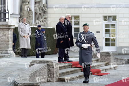 Begrüßung des Präsidenten von Brasilien mit militärischen Ehren in Berlin