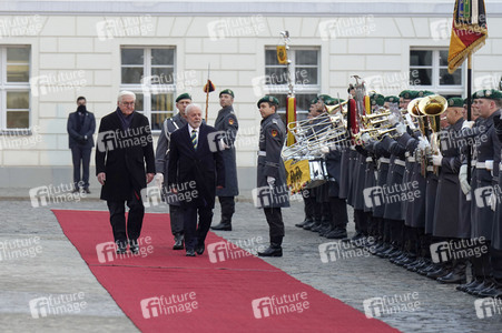 Begrüßung des Präsidenten von Brasilien mit militärischen Ehren in Berlin