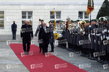 Begrüßung des Präsidenten von Brasilien mit militärischen Ehren in Berlin
