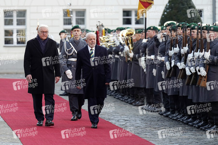 Begrüßung des Präsidenten von Brasilien mit militärischen Ehren in Berlin