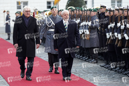 Begrüßung des Präsidenten von Brasilien mit militärischen Ehren in Berlin