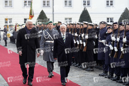 Begrüßung des Präsidenten von Brasilien mit militärischen Ehren in Berlin