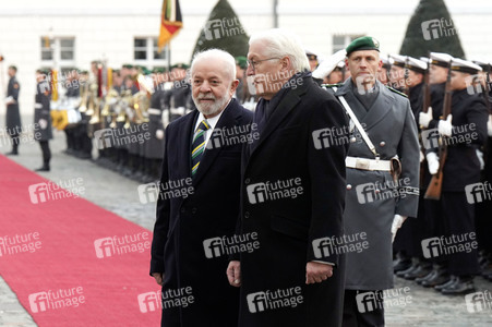 Begrüßung des Präsidenten von Brasilien mit militärischen Ehren in Berlin