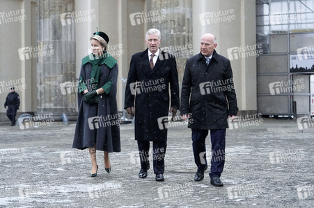 König Philippe und Königin Mathilde von Belgien am Brandenburger Tor in Berlin
