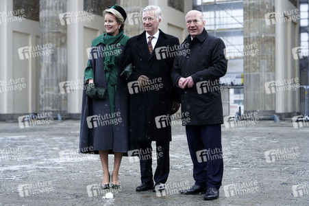 König Philippe und Königin Mathilde von Belgien am Brandenburger Tor in Berlin