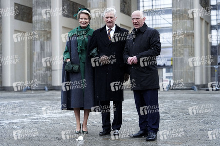 König Philippe und Königin Mathilde von Belgien am Brandenburger Tor in Berlin