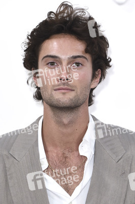 Season 6 Premiere 'The Crown' in London