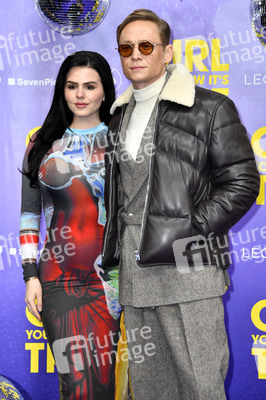 Filmpremiere 'Girl You Know It's True' in Berlin