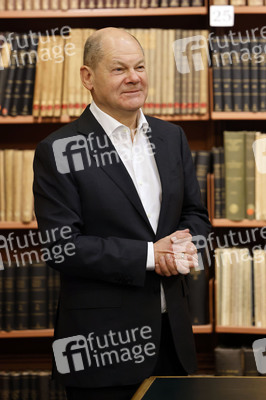 Olaf Scholz beim Besuch des Deutschen Geoforschungszentrums und des Potsdam-Instituts für Klimafolgenforschung in Potsdam