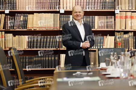 Olaf Scholz beim Besuch des Deutschen Geoforschungszentrums und des Potsdam-Instituts für Klimafolgenforschung in Potsdam