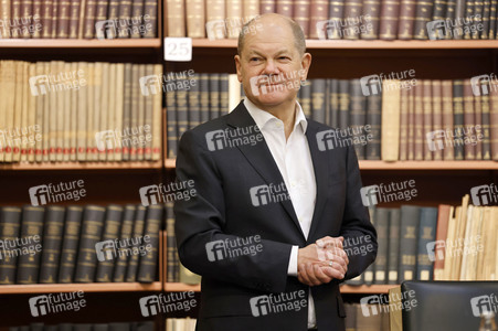 Olaf Scholz beim Besuch des Deutschen Geoforschungszentrums und des Potsdam-Instituts für Klimafolgenforschung in Potsdam
