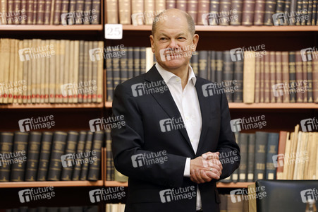 Olaf Scholz beim Besuch des Deutschen Geoforschungszentrums und des Potsdam-Instituts für Klimafolgenforschung in Potsdam