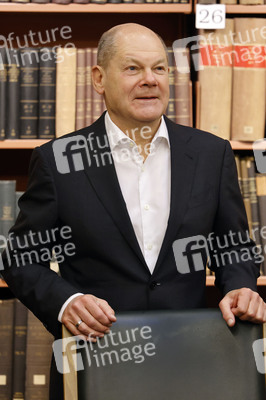 Olaf Scholz beim Besuch des Deutschen Geoforschungszentrums und des Potsdam-Instituts für Klimafolgenforschung in Potsdam