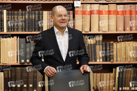 Olaf Scholz beim Besuch des Deutschen Geoforschungszentrums und des Potsdam-Instituts für Klimafolgenforschung in Potsdam