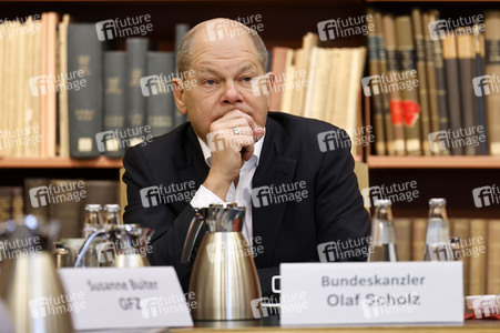 Olaf Scholz beim Besuch des Deutschen Geoforschungszentrums und des Potsdam-Instituts für Klimafolgenforschung in Potsdam