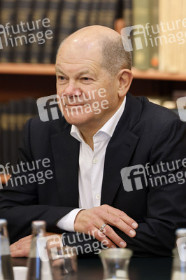 Olaf Scholz beim Besuch des Deutschen Geoforschungszentrums und des Potsdam-Instituts für Klimafolgenforschung in Potsdam