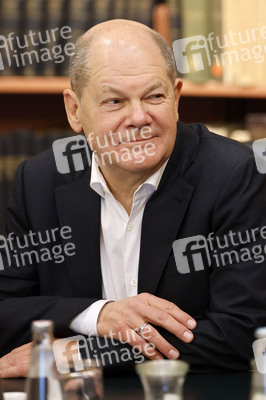 Olaf Scholz beim Besuch des Deutschen Geoforschungszentrums und des Potsdam-Instituts für Klimafolgenforschung in Potsdam