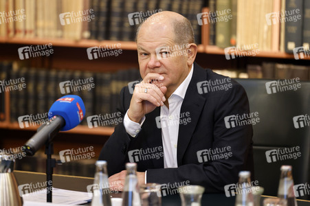 Olaf Scholz beim Besuch des Deutschen Geoforschungszentrums und des Potsdam-Instituts für Klimafolgenforschung in Potsdam