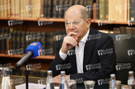 Olaf Scholz beim Besuch des Deutschen Geoforschungszentrums und des Potsdam-Instituts für Klimafolgenforschung in Potsdam