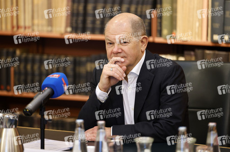 Olaf Scholz beim Besuch des Deutschen Geoforschungszentrums und des Potsdam-Instituts für Klimafolgenforschung in Potsdam