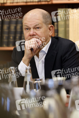 Olaf Scholz beim Besuch des Deutschen Geoforschungszentrums und des Potsdam-Instituts für Klimafolgenforschung in Potsdam
