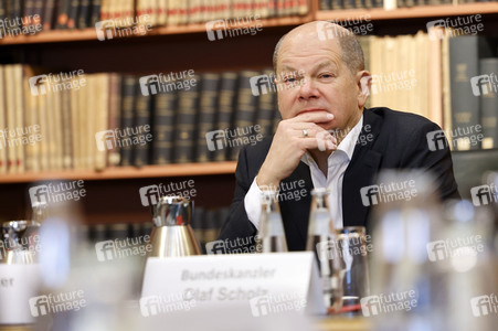 Olaf Scholz beim Besuch des Deutschen Geoforschungszentrums und des Potsdam-Instituts für Klimafolgenforschung in Potsdam
