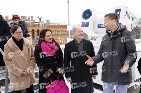 Olaf Scholz beim Besuch des Deutschen Geoforschungszentrums und des Potsdam-Instituts für Klimafolgenforschung in Potsdam