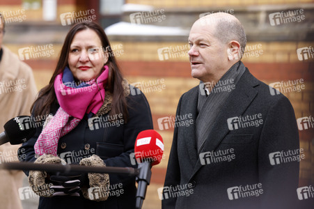 Olaf Scholz beim Besuch des Deutschen Geoforschungszentrums und des Potsdam-Instituts für Klimafolgenforschung in Potsdam