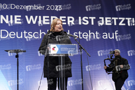 Solidaritätskundgebung 'Nie Wieder Ist Jetzt! - Deutschland steht auf' in Berlin