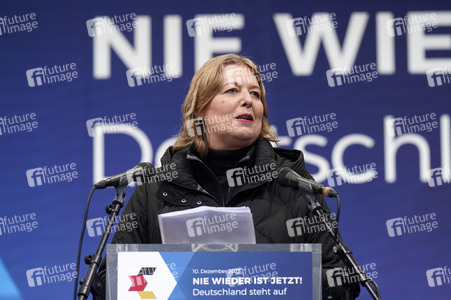 Solidaritätskundgebung 'Nie Wieder Ist Jetzt! - Deutschland steht auf' in Berlin
