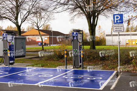 Symbolfoto Schnellladesäule