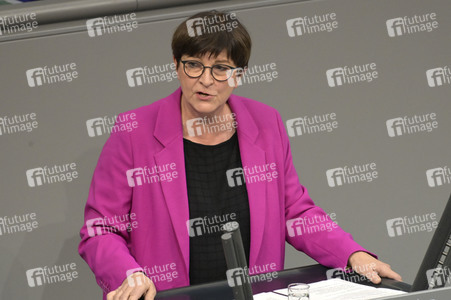 143. Sitzung des Deutschen Bundestages in Berlin