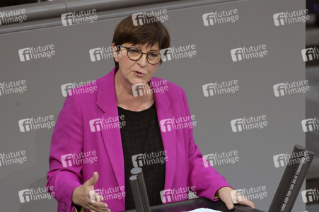 143. Sitzung des Deutschen Bundestages in Berlin