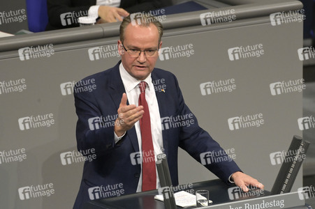 143. Sitzung des Deutschen Bundestages in Berlin