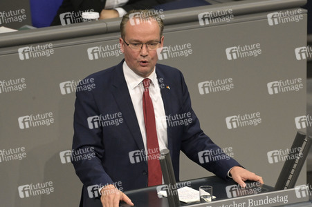 143. Sitzung des Deutschen Bundestages in Berlin