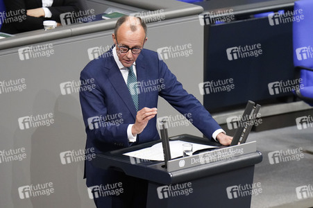 143. Sitzung des Deutschen Bundestages in Berlin