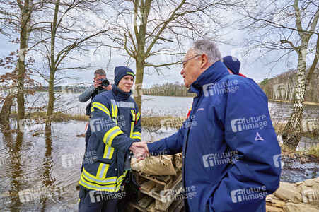 Stephan Weil besucht Hochwassergebiet in der Region Heidekreis