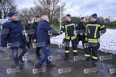 Stephan Weil besucht Hochwasser-Einsatzkräfte in der Region Hannover
