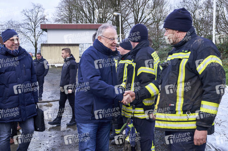 Stephan Weil besucht Hochwasser-Einsatzkräfte in der Region Hannover