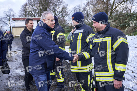 Stephan Weil besucht Hochwasser-Einsatzkräfte in der Region Hannover