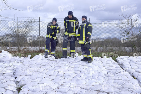 Stephan Weil besucht Hochwasser-Einsatzkräfte in der Region Hannover