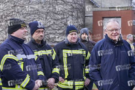Stephan Weil besucht Hochwasser-Einsatzkräfte in der Region Hannover