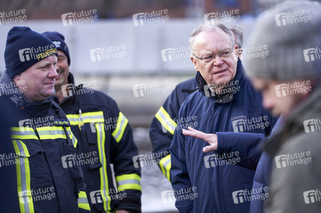 Stephan Weil besucht Hochwasser-Einsatzkräfte in der Region Hannover