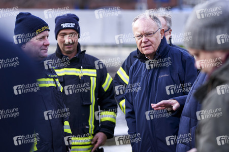 Stephan Weil besucht Hochwasser-Einsatzkräfte in der Region Hannover