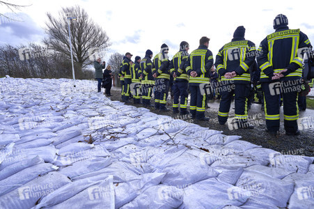 Stephan Weil besucht Hochwasser-Einsatzkräfte in der Region Hannover