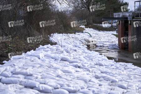 Stephan Weil besucht Hochwasser-Einsatzkräfte in der Region Hannover