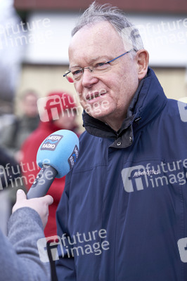 Stephan Weil besucht Hochwasser-Einsatzkräfte in der Region Hannover