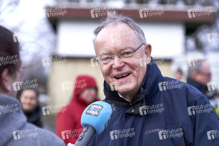 Stephan Weil besucht Hochwasser-Einsatzkräfte in der Region Hannover
