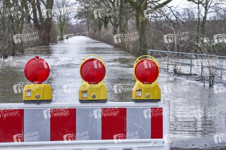 Stephan Weil besucht Hochwasser-Einsatzkräfte in der Region Hannover