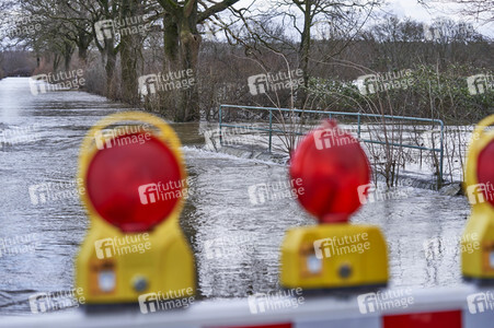 Stephan Weil besucht Hochwasser-Einsatzkräfte in der Region Hannover